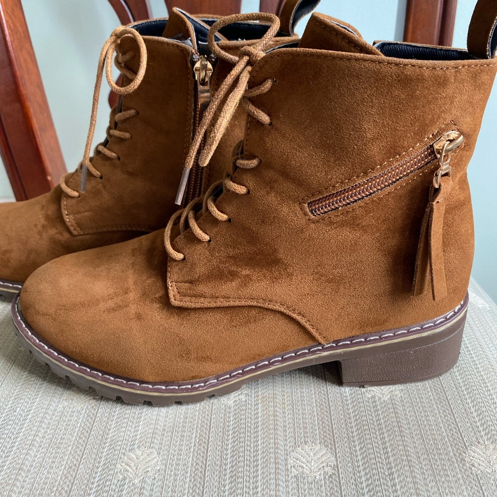 SHEIN EUC Brown Suede Ankle Boots - Picture 4 of 15